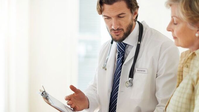 femme à un rendez-vous chez le médecin